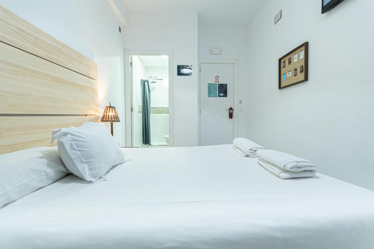 Easy Sants By Bossh! (Adults Only) Vandrerhjem Barcelona Eksteriør bilde